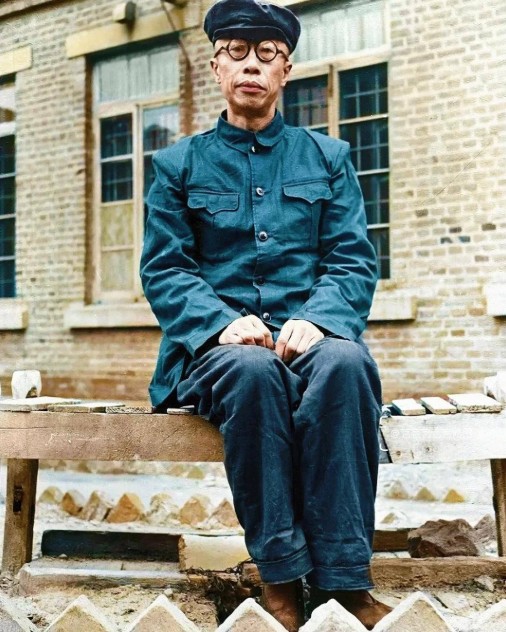 Phổ Nghi 9 tuổi vẫn còn thói quen kỳ quặc này khiến ai thấy cũng ái ngại: Cuối đời ông đã nói ra sự thật- Ảnh 4. Phổ Nghi 9 tuổi vẫn còn thói quen kỳ quặc này khiến ai thấy cũng ái ngại: Cuối đời ông đã nói ra sự thật- Ảnh 4.