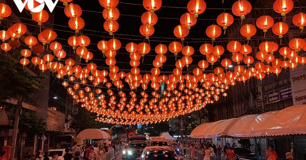 Thái Lan trấn an quan ngại của du khách Trung Quốc sau vụ một diễn viên mất tích 29 Thái Lan trấn an quan ngại của du khách Trung Quốc sau vụ một diễn viên mất tích pho20hoa2c20pho20trung20hoa2028china20town2920o20thai20lan2c20den20long20trung20quoc20 vov 1736332540135 1736332540350520928104jpg