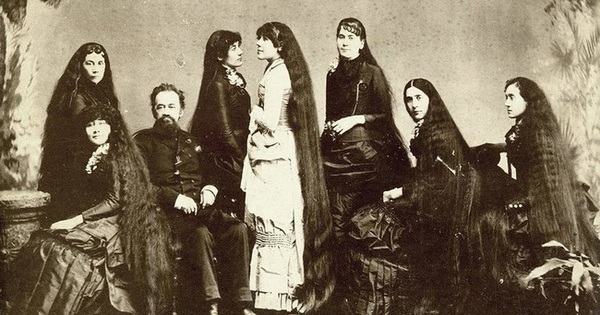 7 "công chúa tóc mây" đời thật: Nổi tiếng toàn quốc và thành triệu phú nhờ mái tóc hôi thối kinh hoàng photo 1 15740128772281710498832 1763709958373 1763709958992762762053 1763715565095 1763715565354167666567 20 0 426 650 crop 1763715592524611257820jpg