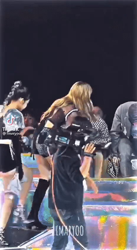 2 triệu người ùa vào xem clip tố BLACKPINK xấu tính, cay cú với BTS ra mặt- Ảnh 2. 2 triệu người ùa vào xem clip tố BLACKPINK xấu tính, cay cú với BTS ra mặt- Ảnh 2.