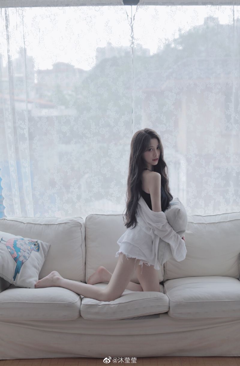 Bất ngờ xuất hiện khung cảnh nhạy cảm trên sóng, nữ streamer bị cấm kênh đầy bức xúc- Ảnh 3. Bất ngờ xuất hiện khung cảnh nhạy cảm trên sóng, nữ streamer bị cấm kênh đầy bức xúc- Ảnh 3.