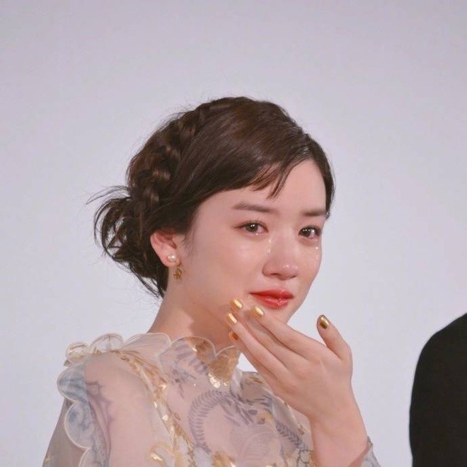 Ngọc nữ showbiz đổi đời từ