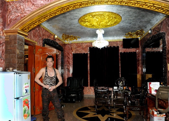 Sao nam Vbiz bỏ ra 1000 cây vàng đúc tượng chính mình, sở hữu biệt thự