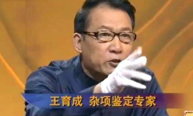 Dùng 1,3 tỷ tiền tiết kiệm của gia đình mua 1 con vịt đồ chơi, cô gái ngã khuỵ khi chuyên gia thẩm định nói: Dùng 1,3 tỷ tiền tiết kiệm của gia đình mua 1 con vịt đồ chơi, cô gái ngã khuỵ khi chuyên gia thẩm định nói: