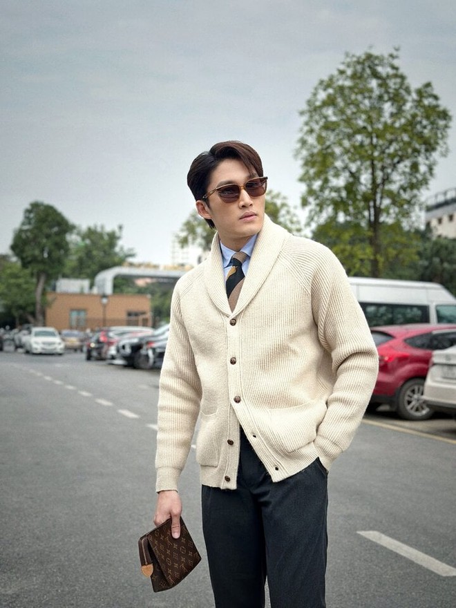 Hồ sơ tình ái của Đình Tú: Từng yêu mẹ đơn thân 5 năm, vướng Hồ sơ tình ái của Đình Tú: Từng yêu mẹ đơn thân 5 năm, vướng