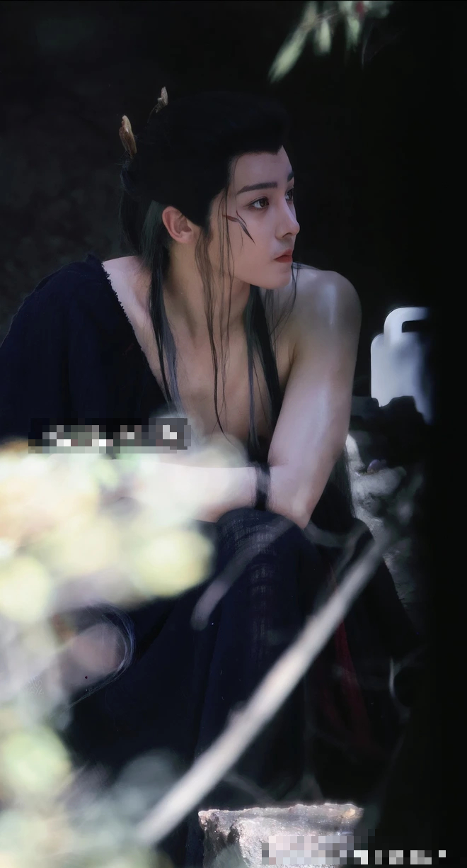 Mỹ nam cổ trang đẹp nhất cúi đầu hoảng loạn vì 1 câu nói của fan- Ảnh 4. Mỹ nam cổ trang đẹp nhất cúi đầu hoảng loạn vì 1 câu nói của fan- Ảnh 4.