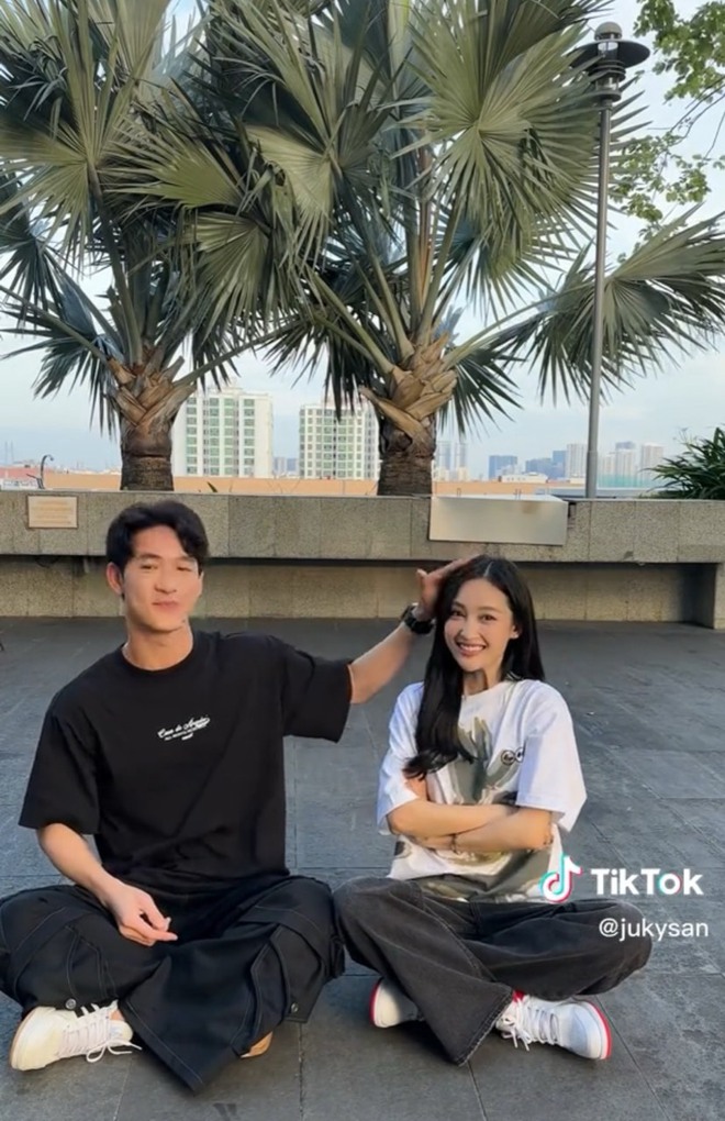 Tập 1 Em Xinh Say Hi: Tình cũ Song Luân sượng trân khi bị Trấn Thành, Miu Lê Tập 1 Em Xinh Say Hi: Tình cũ Song Luân sượng trân khi bị Trấn Thành, Miu Lê