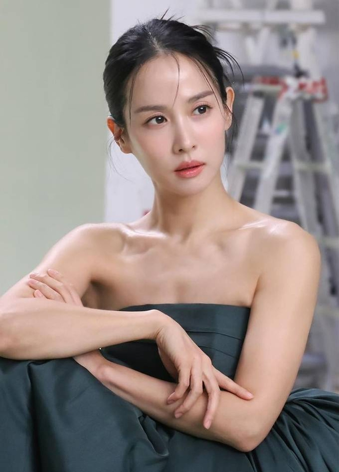 Trước khi ngủ mà ngắm mỹ nhân 18+ này là thức đến sáng: Nhan sắc được tạo hóa ưu ái, ánh mắt nhìn cột điện cũng tình- Ảnh 5.