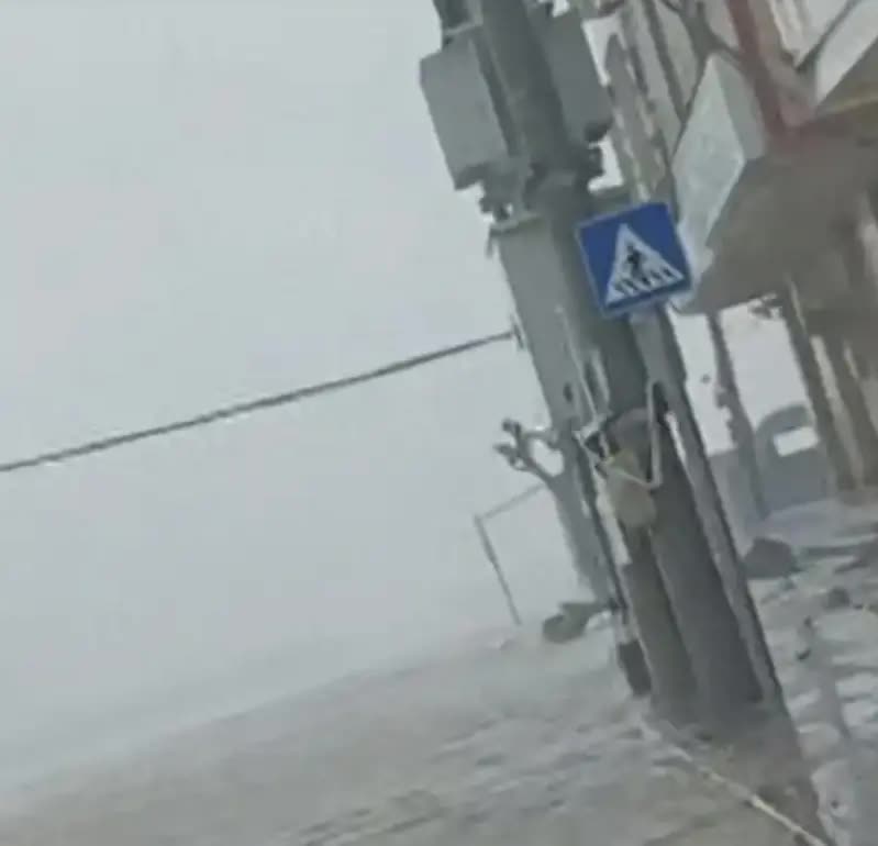 Rùng mình trước sức tàn phá của bão Matmo: Lũ cuồn cuộn ập vào nhà dân như sóng thần trong vài giây- Ảnh 2. Rùng mình trước sức tàn phá của bão Matmo: Lũ cuồn cuộn ập vào nhà dân như sóng thần trong vài giây- Ảnh 2.