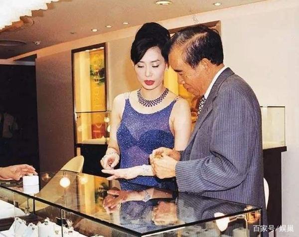 Cái kết ngỡ ngàng của “bom sex” dám “mạo phạm” với tỷ phú 70 tuổi- Ảnh 7.