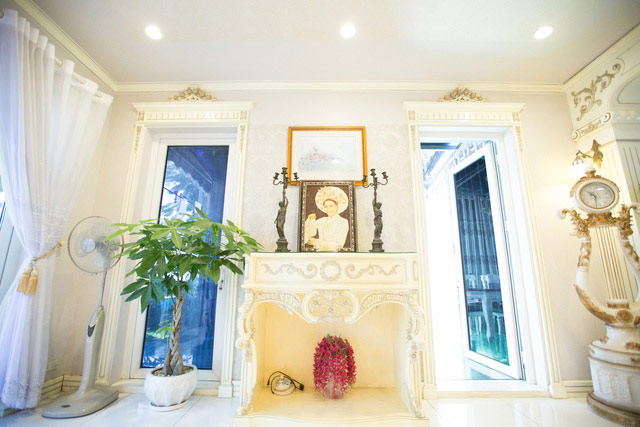 Nữ ca sĩ bất ngờ kết hôn ở tuổi 45: