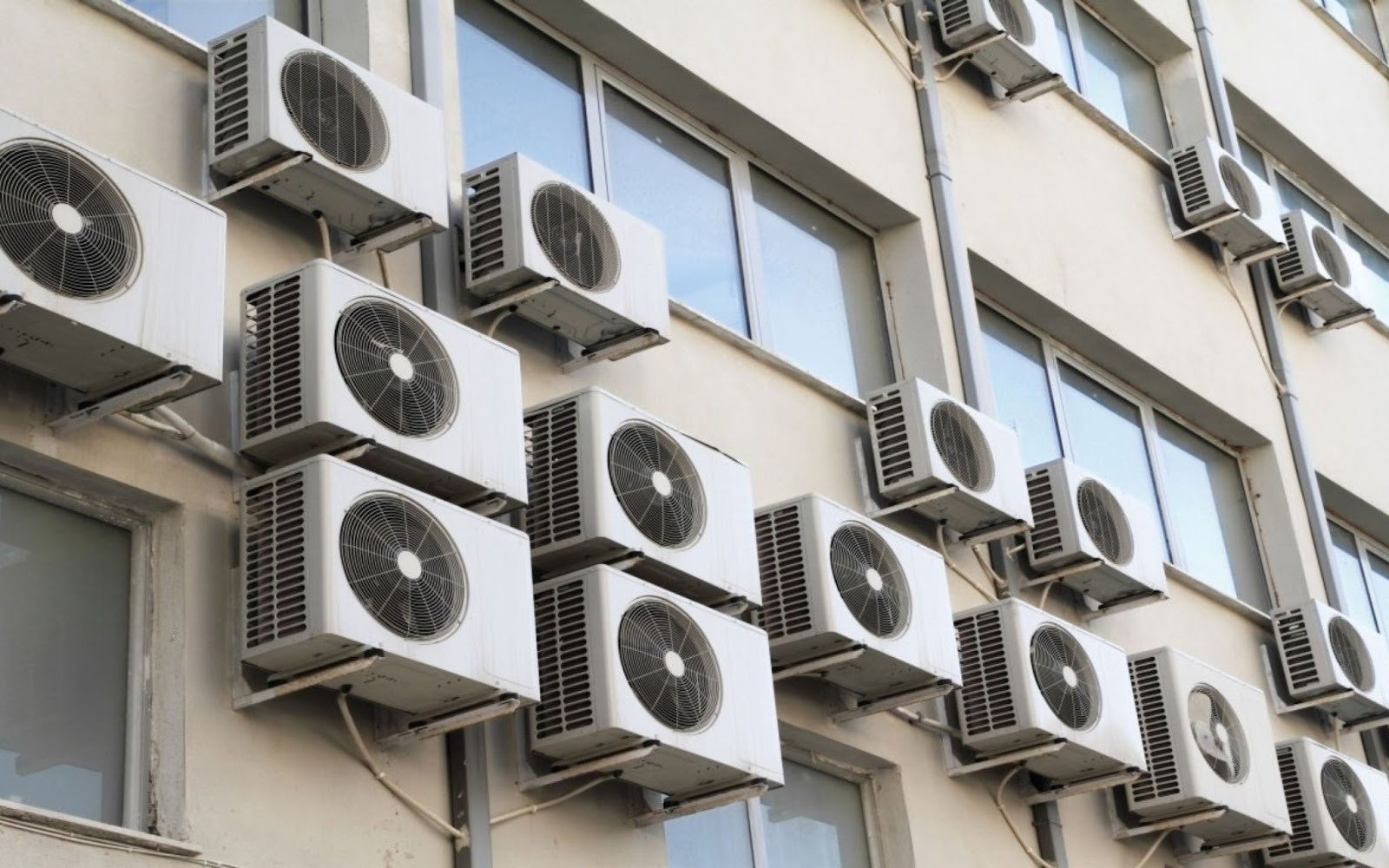 Về quê 5 ngày quên tắt điều hoà, người đàn ông “chết lặng” khi quay lại thành phố- Ảnh 4.