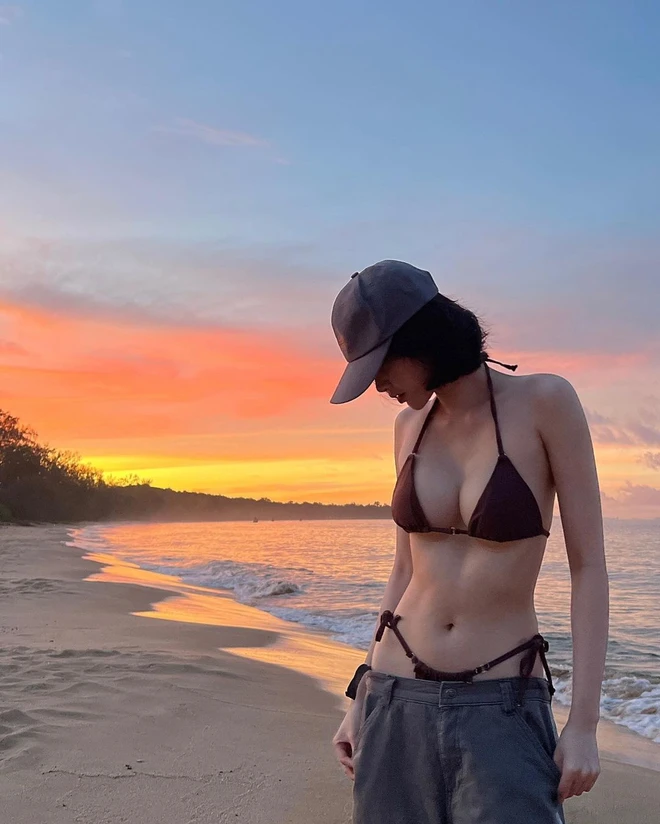 Bạn gái Lai Bâng tung ảnh nóng bỏng,