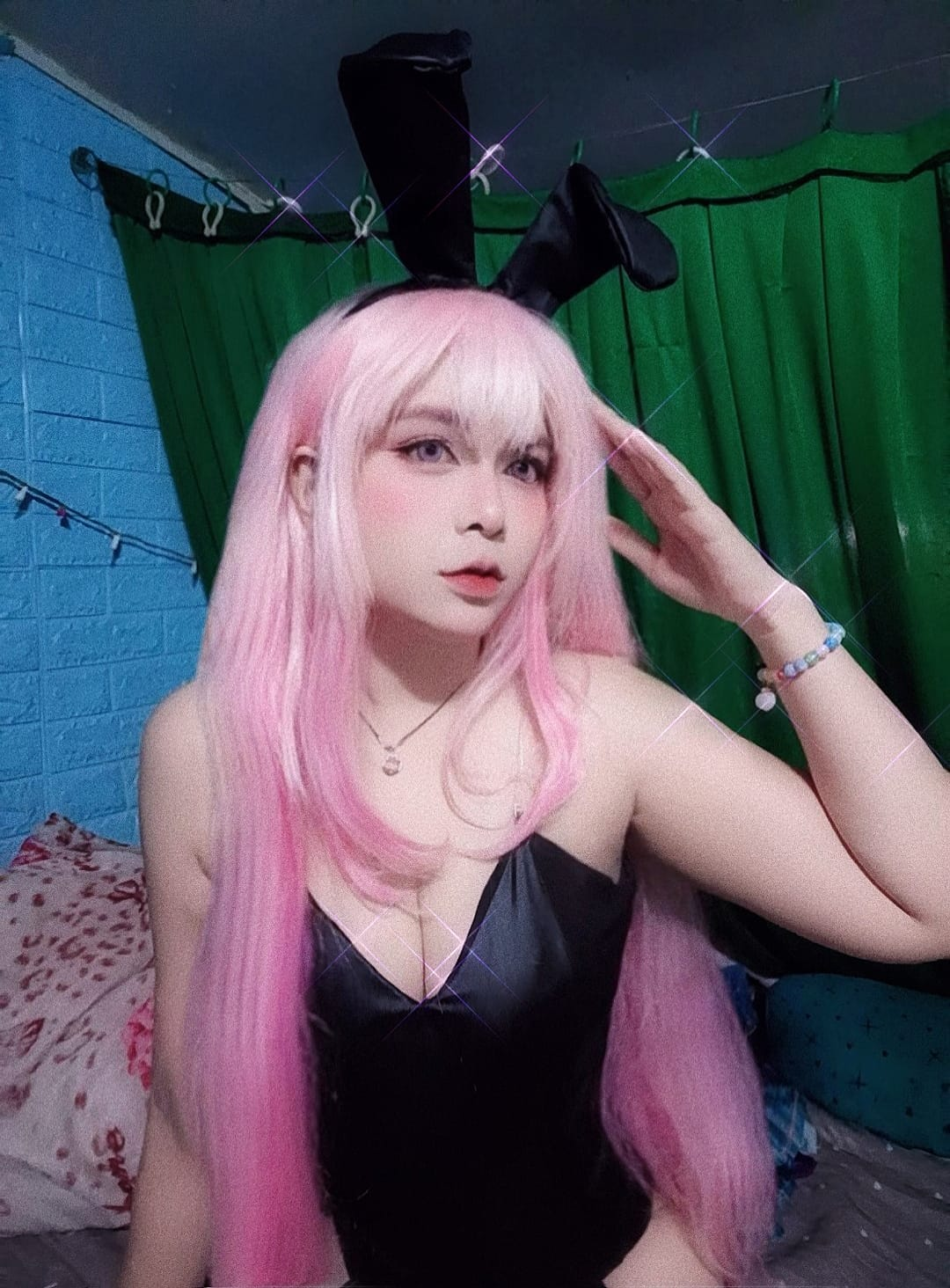 Ngắm loạt ảnh đời thường của nữ coser nóng bỏng, khui danh tính khiến fan nam phải