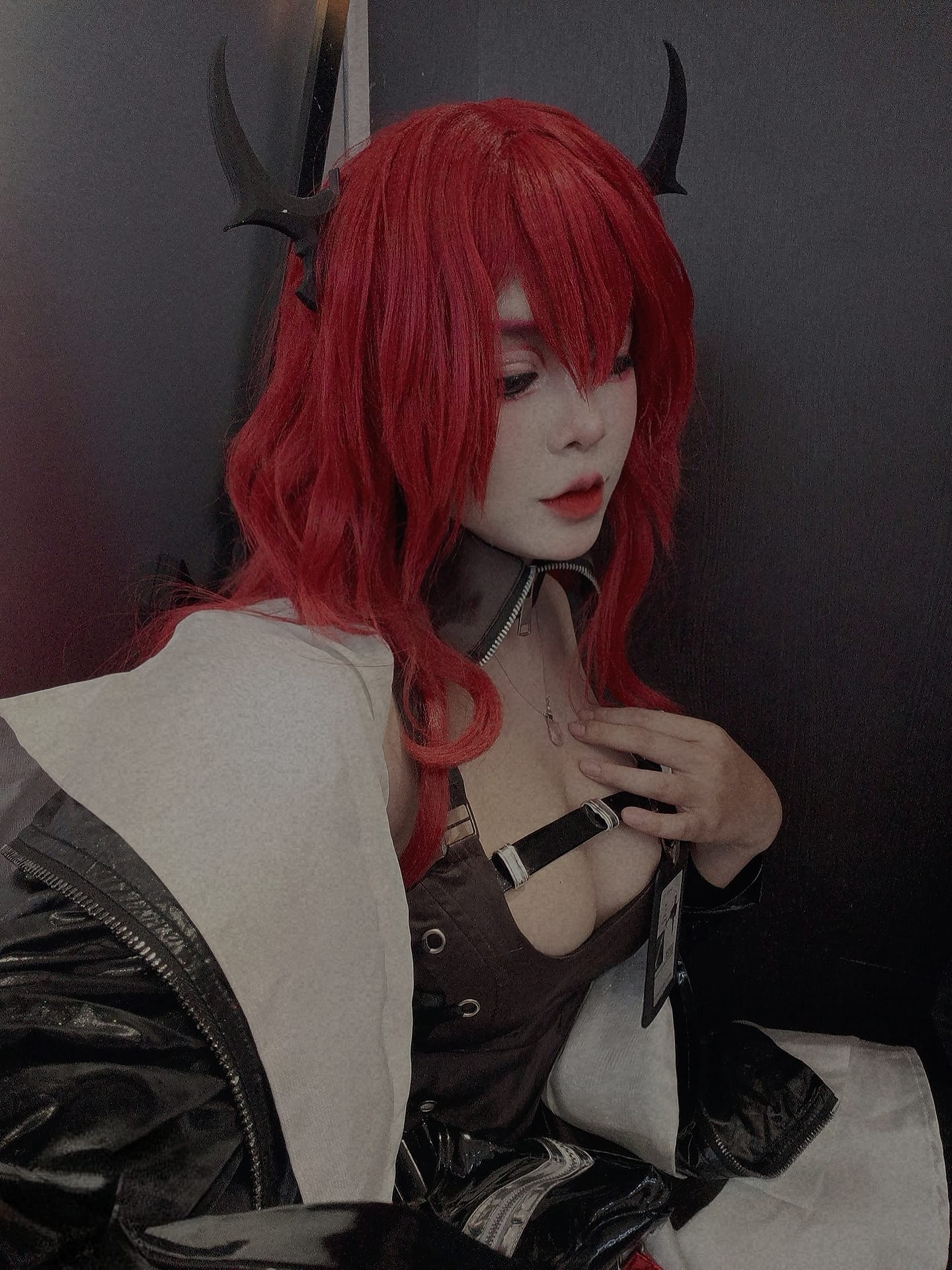 Ngắm loạt ảnh đời thường của nữ coser nóng bỏng, khui danh tính khiến fan nam phải