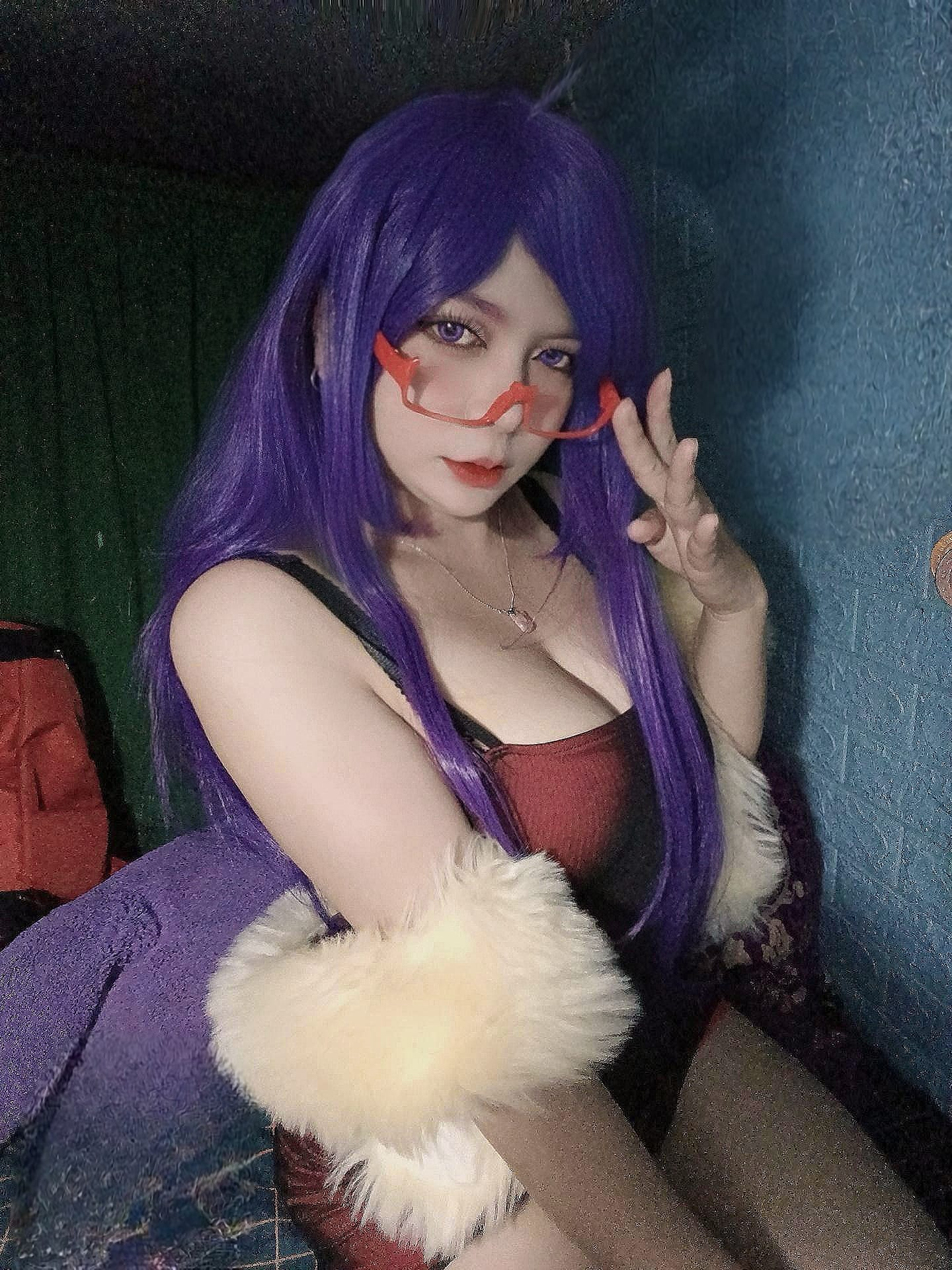 Ngắm loạt ảnh đời thường của nữ coser nóng bỏng, khui danh tính khiến fan nam phải