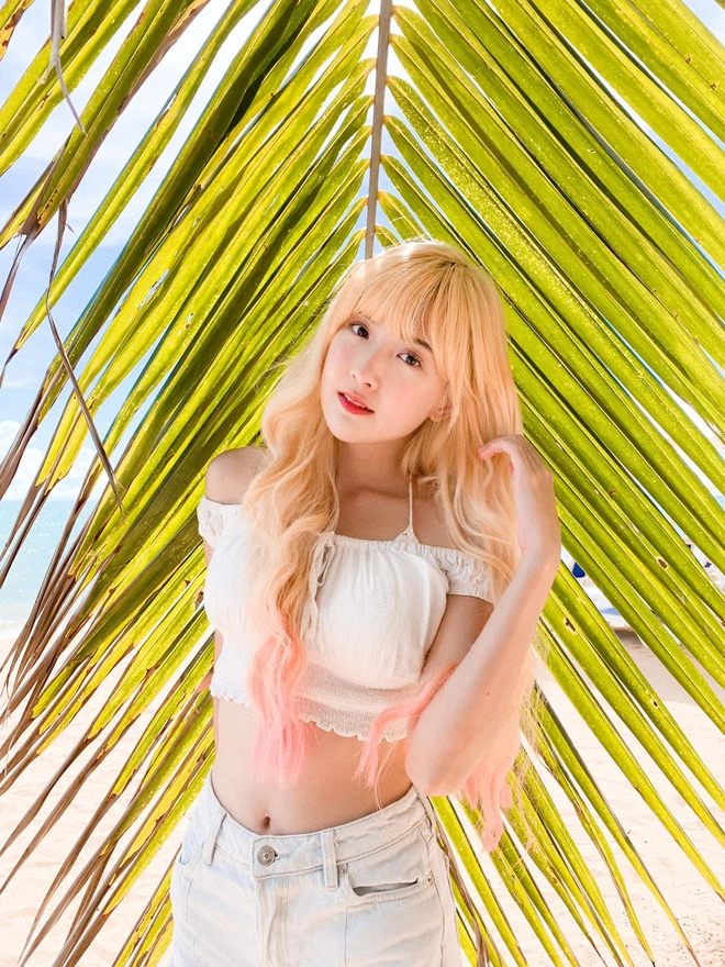 Bắt trend váy băng keo,