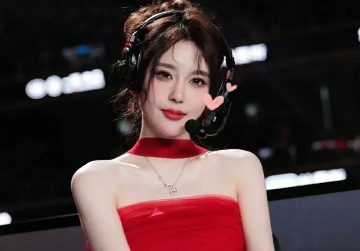 Một phút hớ hênh,