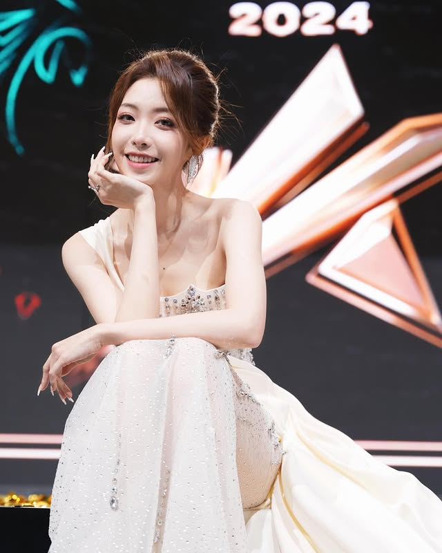 photo-1737860040817 photo-1737860040817