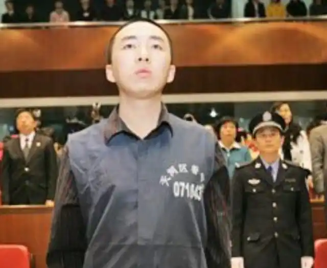 Thanh niên nghèo đến cây ATM rút hơn 600 triệu đồng, 1 năm sau bị cảnh sát truy tìm, kết án chung thân ngay lập tức- Ảnh 4. Thanh niên nghèo đến cây ATM rút hơn 600 triệu đồng, 1 năm sau bị cảnh sát truy tìm, kết án chung thân ngay lập tức- Ảnh 4.