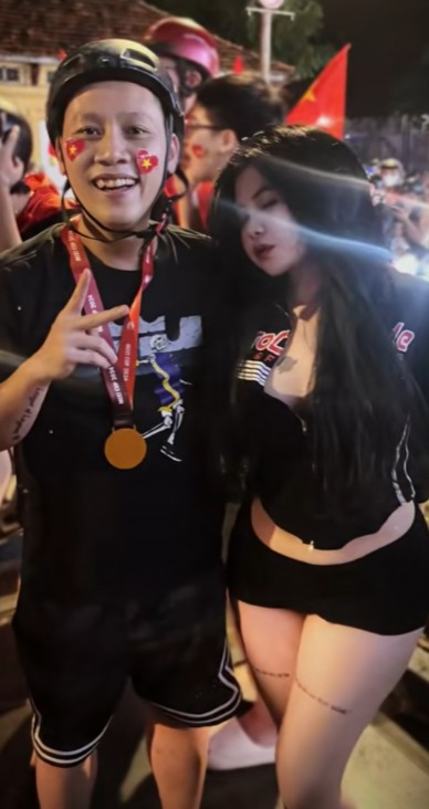 Hot girl nóng bỏng Hot girl nóng bỏng