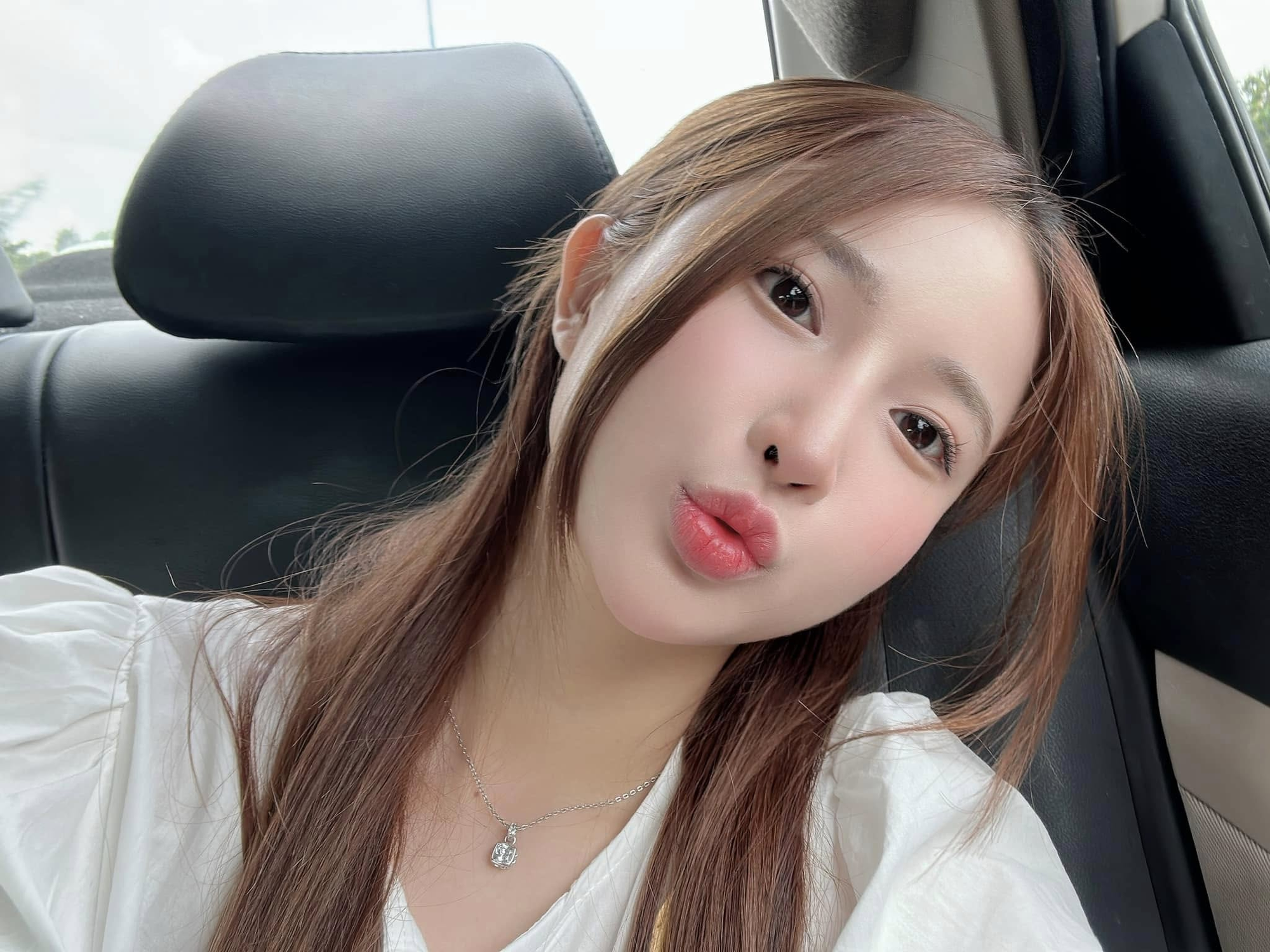 Hot girl làng game khoe loạt ảnh gợi cảm nhưng vẫn