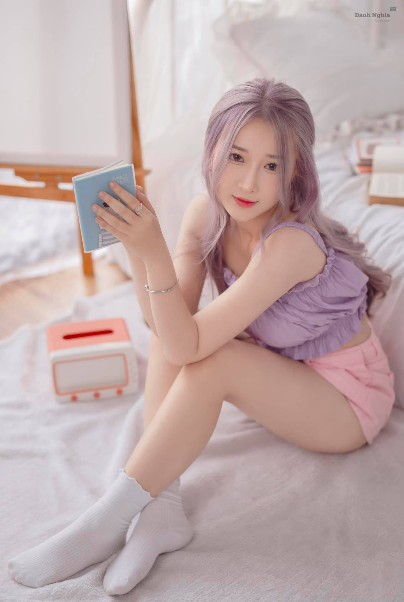 Hot girl làng game khoe loạt ảnh gợi cảm nhưng vẫn