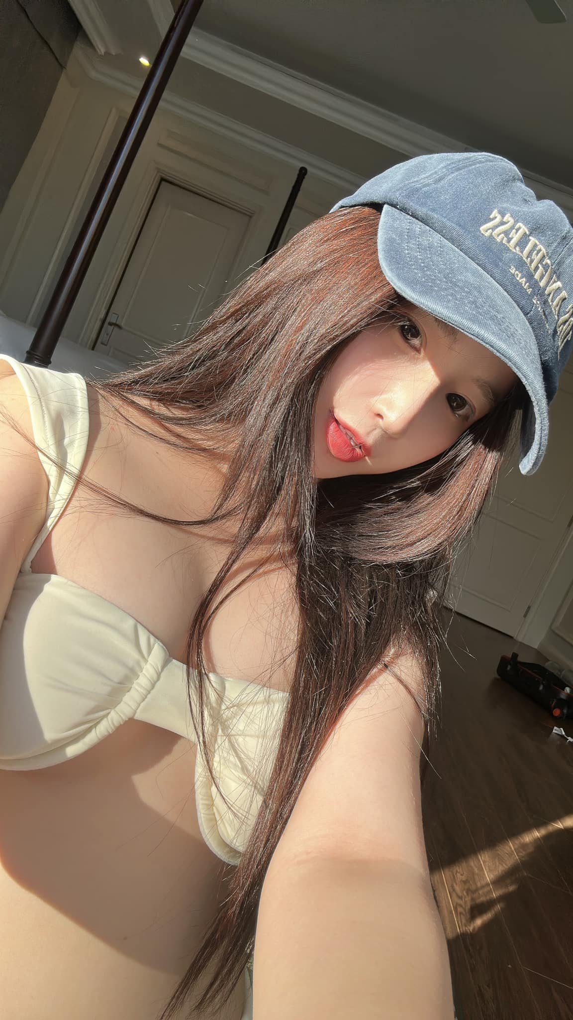 Hot girl làng game khoe loạt ảnh gợi cảm nhưng vẫn