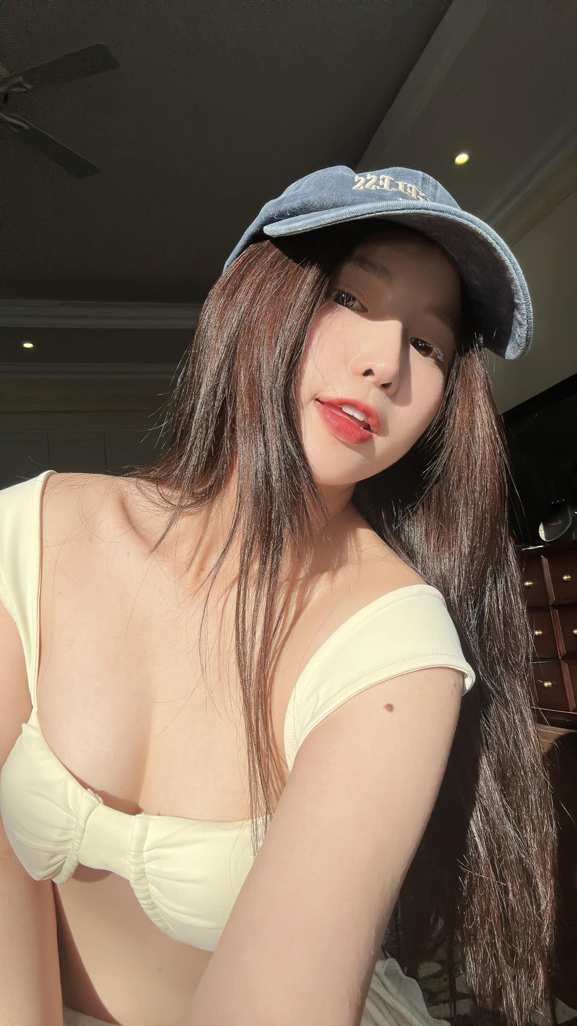 Hot girl làng game khoe loạt ảnh gợi cảm nhưng vẫn