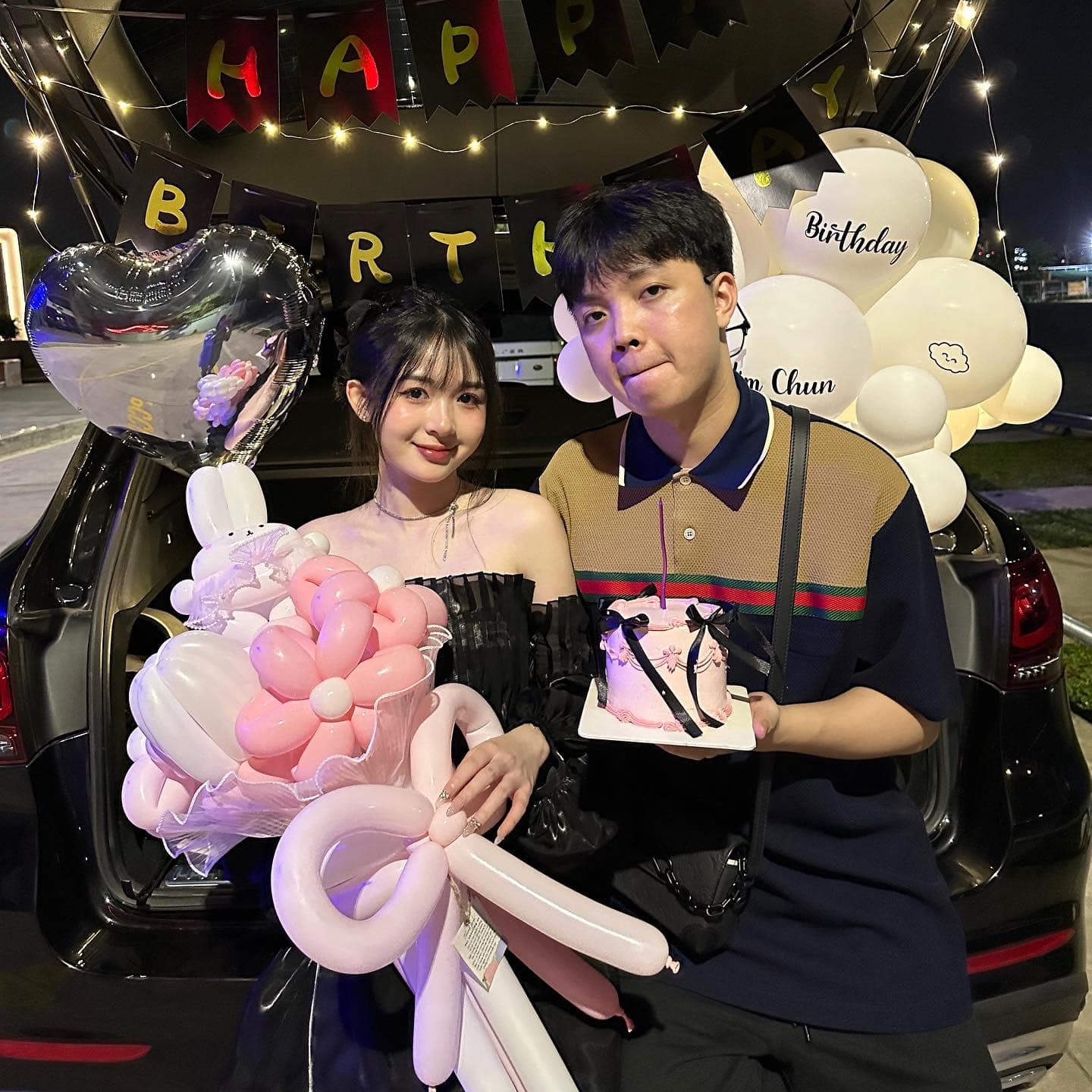 Bạn trai tặng quà muộn, hot girl Liên Quân liền