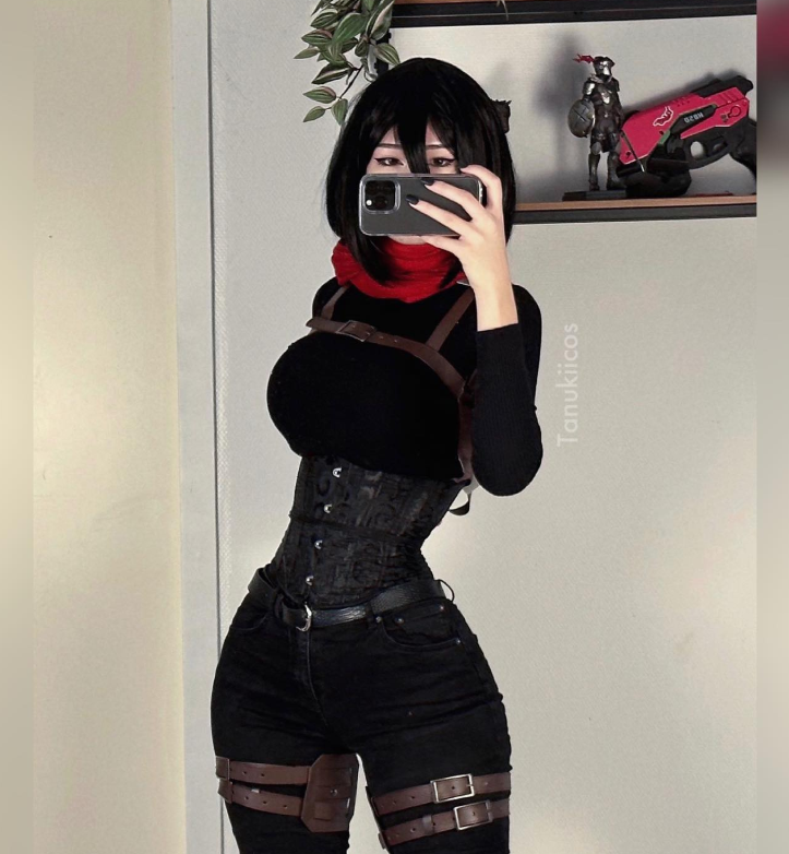 Fangirl Dark Souls lên đồ “khoe dáng” khiến người xem mê mẩn- Ảnh 3. Fangirl Dark Souls lên đồ “khoe dáng” khiến người xem mê mẩn- Ảnh 3.