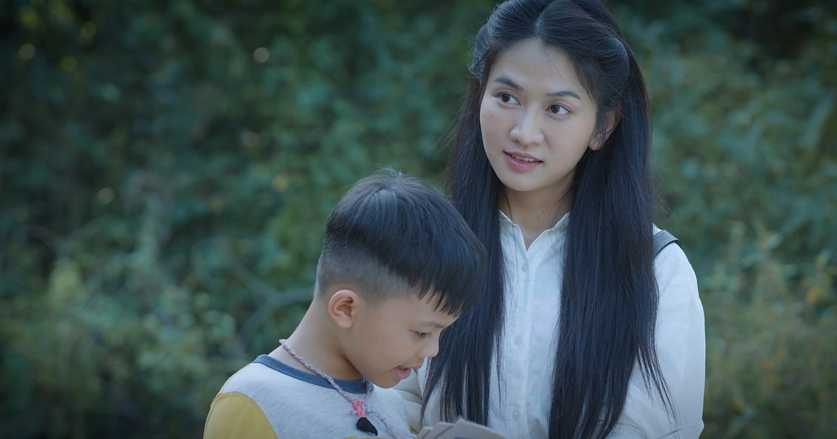 Lê Bống bật khóc khi diện váy cưới- Ảnh 1. Lê Bống bật khóc khi diện váy cưới- Ảnh 1.