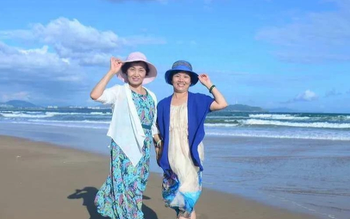 Con trai rủ mẹ cùng đi du lịch, bố lập tức lén đưa cho vợ 35 triệu tiền mặt và dặn giấu đi: “Tới nơi bà sẽ hiểu”- Ảnh 1. Con trai rủ mẹ cùng đi du lịch, bố lập tức lén đưa cho vợ 35 triệu tiền mặt và dặn giấu đi: “Tới nơi bà sẽ hiểu”- Ảnh 1.