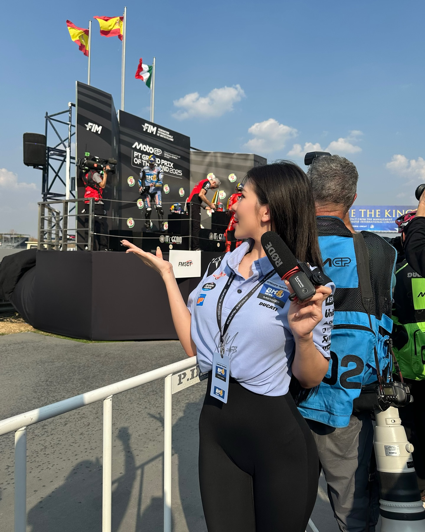 Hot girl triệu follow gây