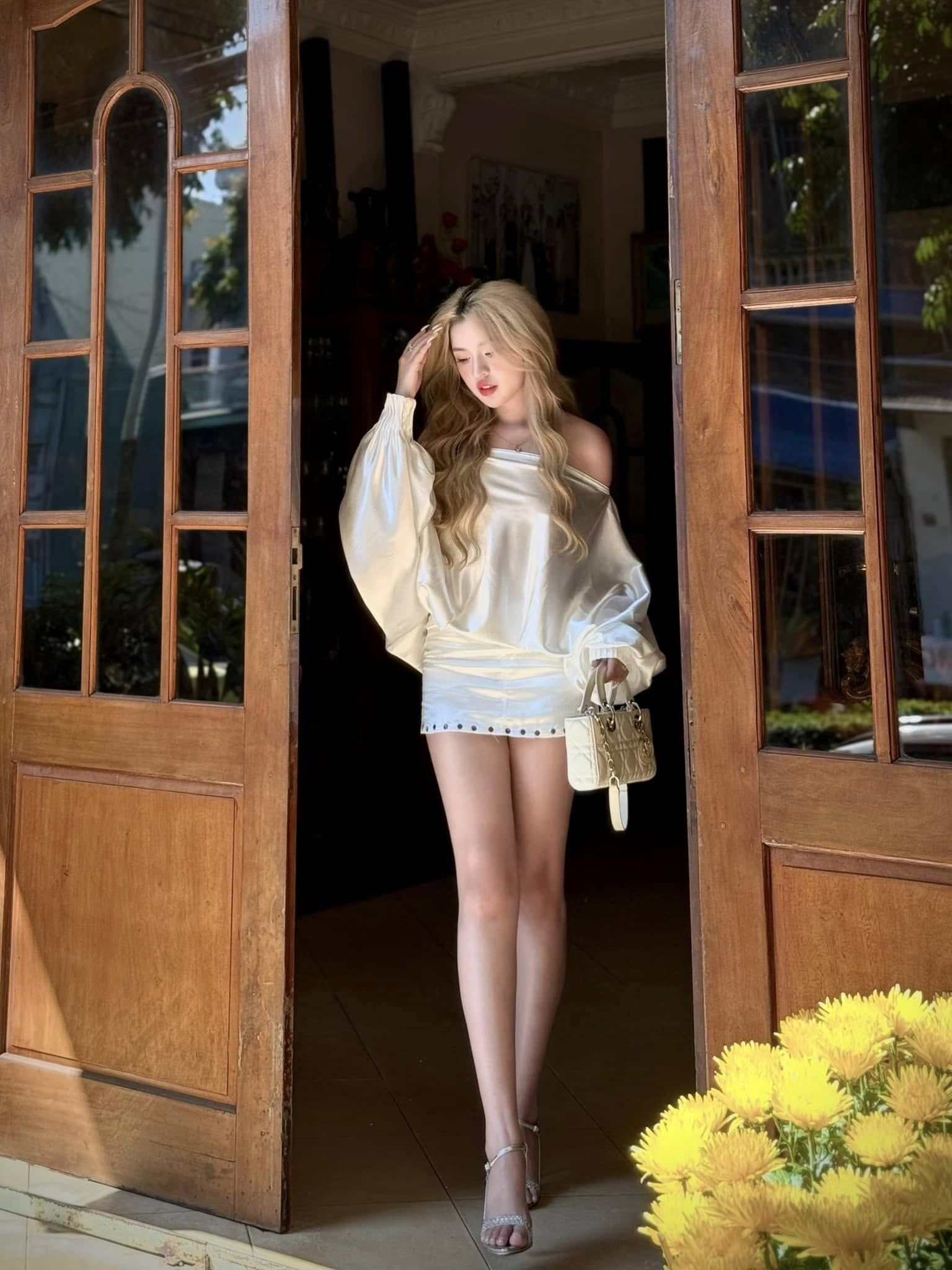 "Hot girl trứng rán" thừa nhận bản thân chính là người lên kế hoạch cầu hôn chồng giám đốc photo 1742019167919 1742019168191444536923