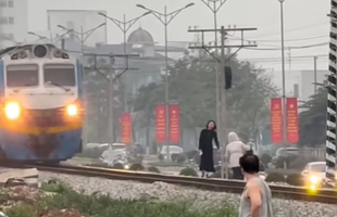 Quay video trên đường tàu, 2 TikToker khiến CĐM hết sức phẫn nộ vì hành động nguy hiểm photo 1742022296109 17420222968311558010582 187 0 473 457 crop 1742022806279280009528png