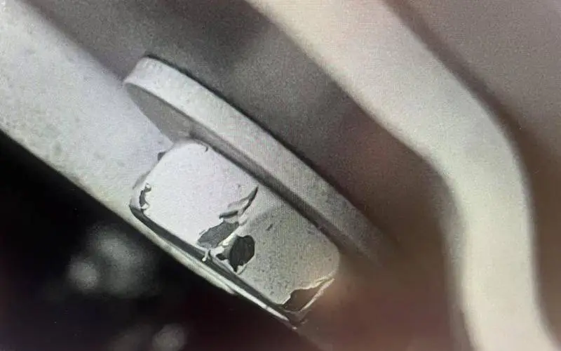 Bỏ hơn 5 tỷ đồng mua ô tô nhập khẩu, chủ xe sốc khi phát hiện có dấu vết sửa chữa: Đại lý phủ nhận