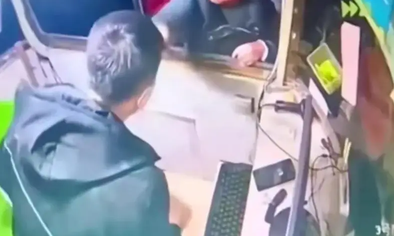 Gửi ô tô 5 phút bị thu 17 triệu đồng, nữ tài xế đòi kiện bãi trông xe: Tòa lại tuyên bố cô phải trả đủ!- Ảnh 3. Gửi ô tô 5 phút bị thu 17 triệu đồng, nữ tài xế đòi kiện bãi trông xe: Tòa lại tuyên bố cô phải trả đủ!- Ảnh 3.