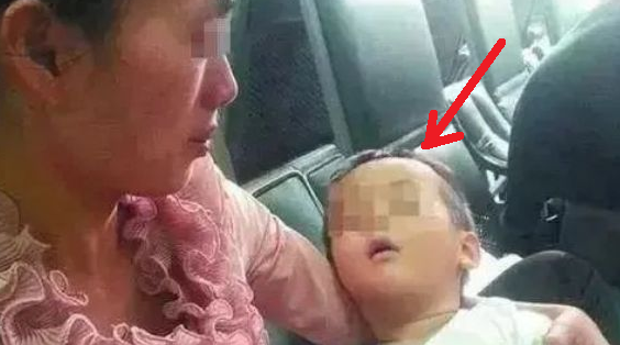 Bi kịch ngày đầy tháng: Cháu trai tử vong vì chén rượu mừng của ông nội- Ảnh 1.