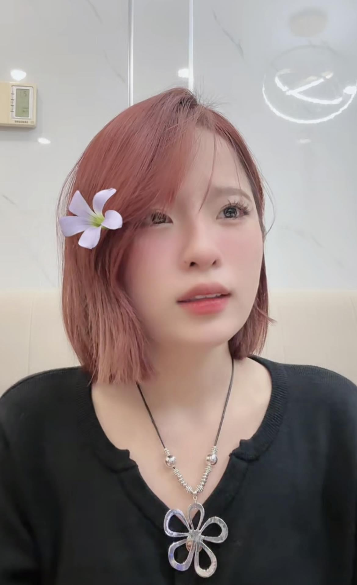 Chân dung nữ streamer bất ngờ xuất hiện trên live của Ngọc Kem tố ViruSs, giao diện