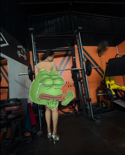 Hot girl PT lên tiếng về bộ trang phục