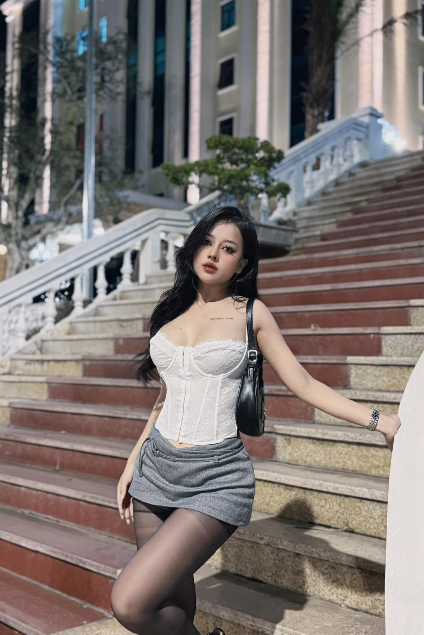 Hot girl PT lên tiếng về bộ trang phục