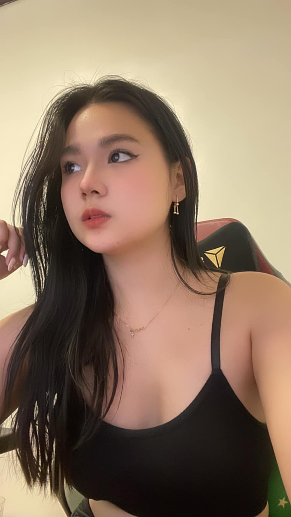 Phá vỡ giới hạn, xuất hiện phiên bản Pikachu cực gợi cảm với trang phục mỏng manh- Ảnh 3.