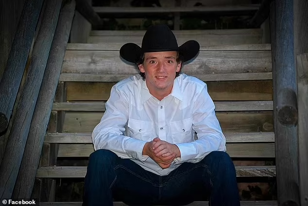 Giúp người gặp tai nạn giao thông, chàng trai 18 tuổi bị xe tông tử vong- Ảnh 2.