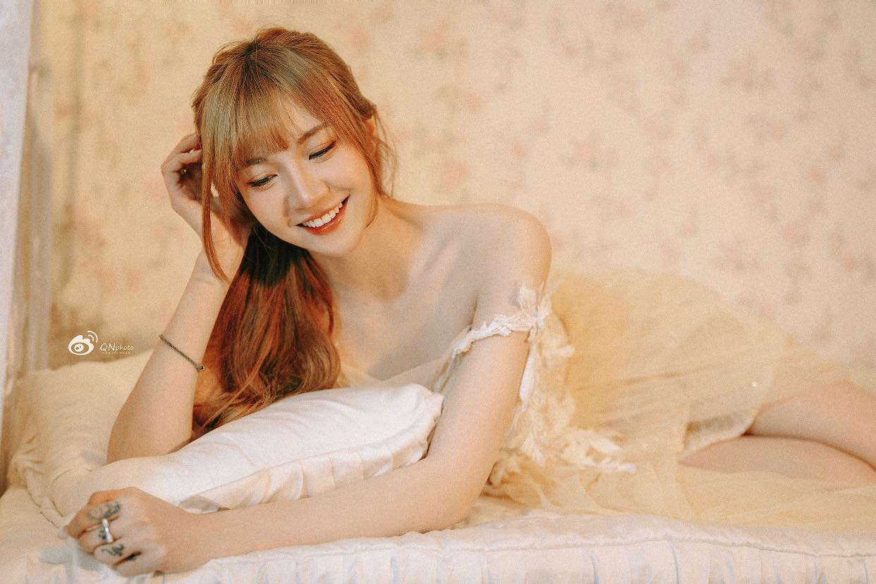 Chỉ một tấm hình demo lộ vai trần, Như Hexi làm người xem