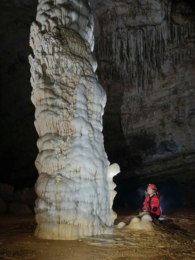 Đang đào mương dẫn nước,