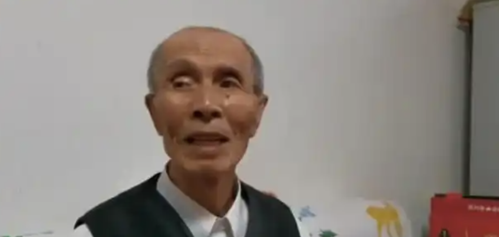 Cụ ông 89 tuổi đi rút hơn 14 triệu đồng tại cây ATM, về nhà phát hiện chỉ còn 1 nửa: Cảnh sát cảnh báo chiêu lừa đảo “nhanh như chớp”- Ảnh 1. Cụ ông 89 tuổi đi rút hơn 14 triệu đồng tại cây ATM, về nhà phát hiện chỉ còn 1 nửa: Cảnh sát cảnh báo chiêu lừa đảo “nhanh như chớp”- Ảnh 1.