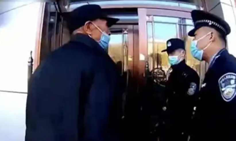 Cụ ông 89 tuổi đi rút hơn 14 triệu đồng tại cây ATM, về nhà phát hiện chỉ còn 1 nửa: Cảnh sát cảnh báo chiêu lừa đảo “nhanh như chớp”- Ảnh 2. Cụ ông 89 tuổi đi rút hơn 14 triệu đồng tại cây ATM, về nhà phát hiện chỉ còn 1 nửa: Cảnh sát cảnh báo chiêu lừa đảo “nhanh như chớp”- Ảnh 2.