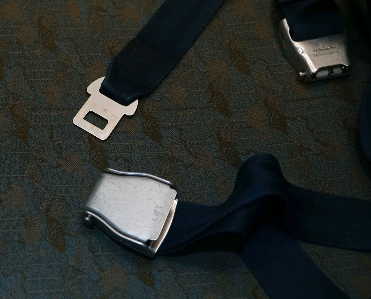 Từ tháng 5, 1 thói quen khi đi máy bay có thể khiến bạn bị phạt tiền, nhiều người vẫn chưa biết- Ảnh 2.