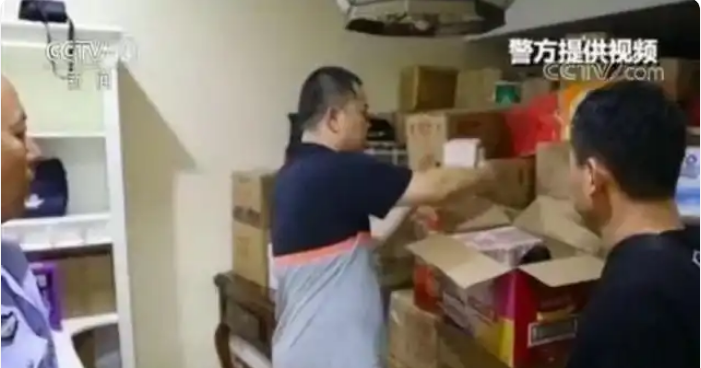 Tịch thu 4.600 tỷ đồng tiền mặt giấu trong tường, trần nhà của căn biệt thự thuộc sở hữu của 1 CEO công nghệ- Ảnh 3. Tịch thu 4.600 tỷ đồng tiền mặt giấu trong tường, trần nhà của căn biệt thự thuộc sở hữu của 1 CEO công nghệ- Ảnh 3.